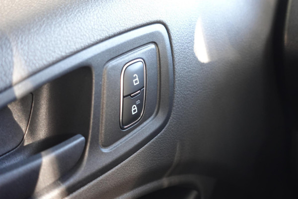 Ford Transit Connect 100pk L2 Trend Automaat Trekhaak Airco Navi Cruise