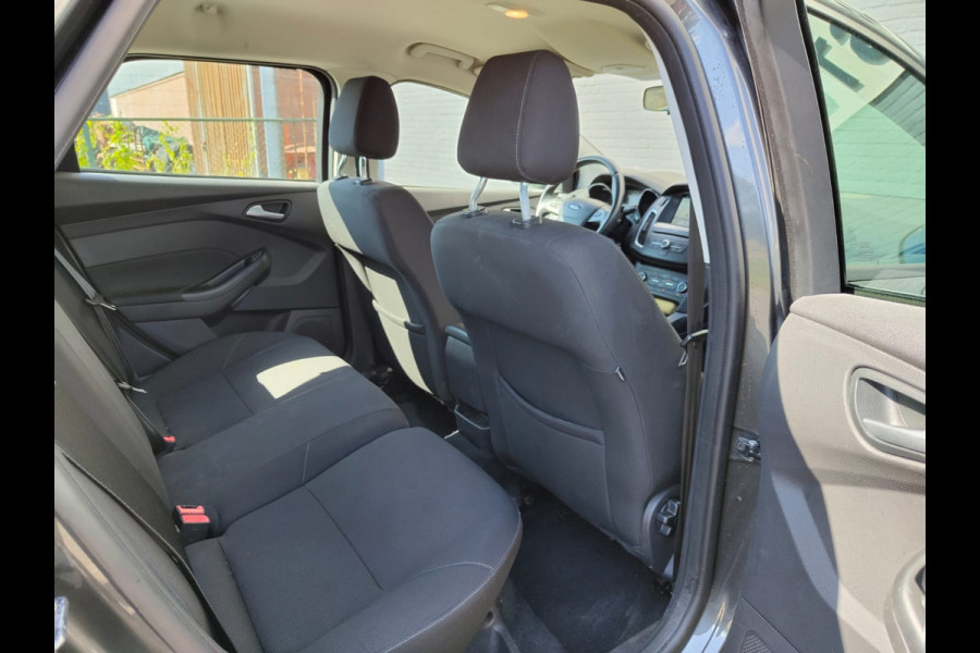 Ford FOCUS Wagon T 101PK Navi Airco Cruise Control Pdc Trekhaak Edition Lmv Carkit