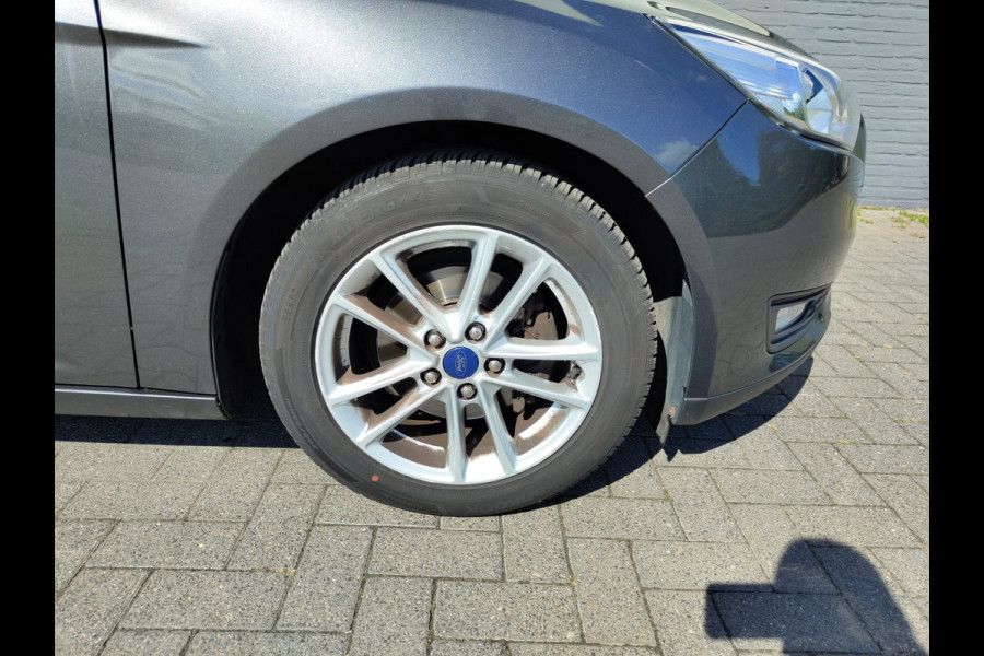 Ford FOCUS Wagon T 101PK Navi Airco Cruise Control Pdc Trekhaak Edition Lmv Carkit