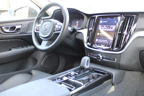 Volvo V60 2.0 T6 Plug-in hybrid AWD Plus Bright | H/K | 360 Camera | Winterpack | Led | Driver assistance Actieweken 1 t/m 15 november!