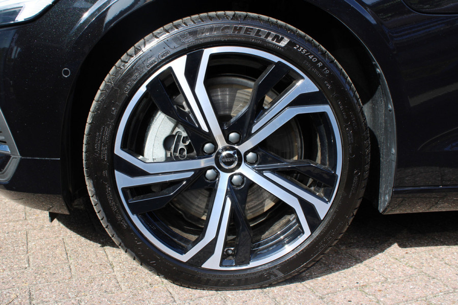 Volvo V60 2.0 T6 Plug-in hybrid AWD Plus Bright | H/K | 360 Camera | Winterpack | Led | Driver assistance Actieweken 1 t/m 15 november!
