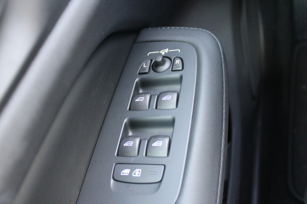 Volvo V60 2.0 T6 Plug-in hybrid AWD Plus Bright | H/K | 360 Camera | Winterpack | Led | Driver assistance Actieweken 1 t/m 15 november!