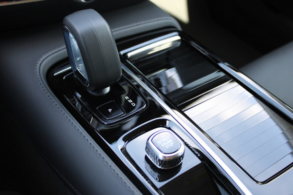 Volvo V60 2.0 T6 Plug-in hybrid AWD Plus Bright | H/K | 360 Camera | Winterpack | Led | Driver assistance Actieweken 1 t/m 15 november!