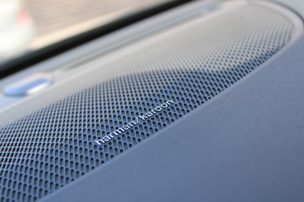 Volvo V60 2.0 T6 Plug-in hybrid AWD Plus Bright | H/K | 360 Camera | Winterpack | Led | Driver assistance Actieweken 1 t/m 15 november!