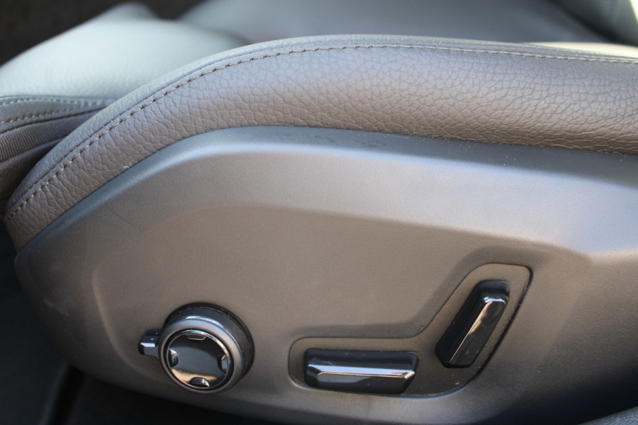 Volvo V60 2.0 T6 Plug-in hybrid AWD Plus Bright | H/K | 360 Camera | Winterpack | Led | Driver assistance Actieweken 1 t/m 15 november!