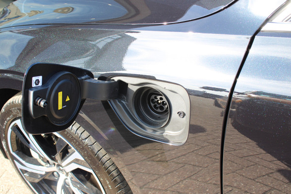 Volvo V60 2.0 T6 Plug-in hybrid AWD Plus Bright | H/K | 360 Camera | Winterpack | Led | Driver assistance Actieweken 1 t/m 15 november!