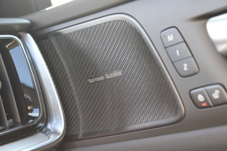 Volvo V60 2.0 T6 Plug-in hybrid AWD Plus Bright | H/K | 360 Camera | Winterpack | Led | Driver assistance Actieweken 1 t/m 15 november!