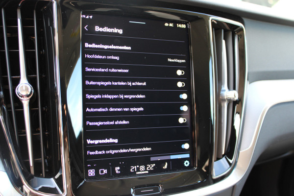 Volvo V60 2.0 T6 Plug-in hybrid AWD Plus Bright | H/K | 360 Camera | Winterpack | Led | Driver assistance Actieweken 1 t/m 15 november!