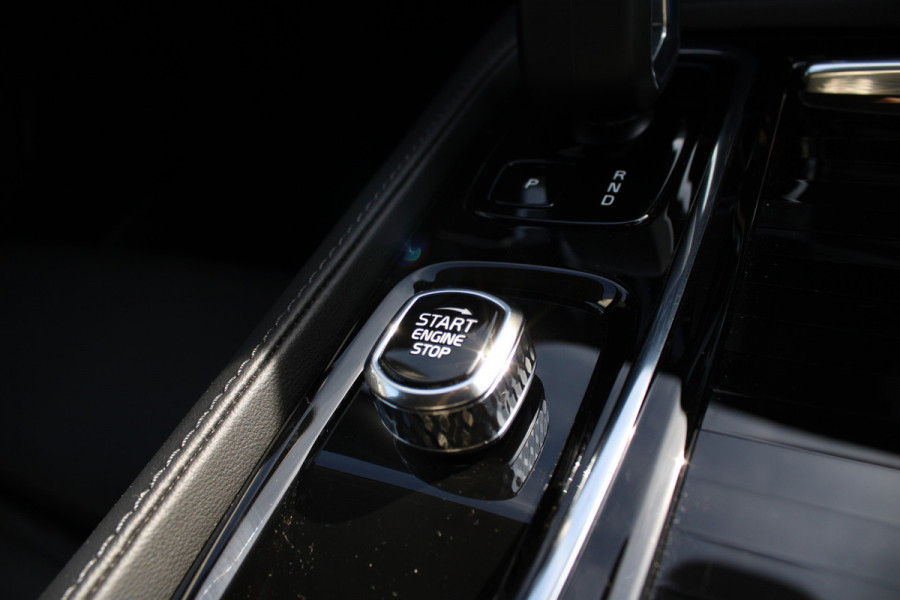 Volvo V60 2.0 T6 Plug-in hybrid AWD Plus Bright | H/K | 360 Camera | Winterpack | Led | Driver assistance Actieweken 1 t/m 15 november!