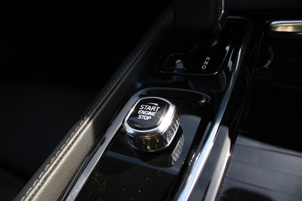 Volvo V60 2.0 T6 Plug-in hybrid AWD Plus Bright | H/K | 360 Camera | Winterpack | Led | Driver assistance Actieweken 1 t/m 15 november!