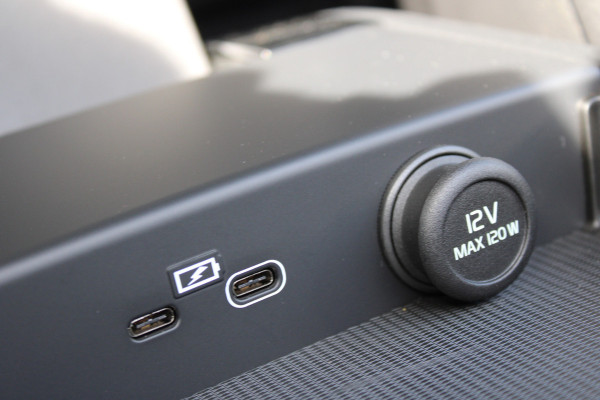 Volvo V60 2.0 T6 Plug-in hybrid AWD Plus Bright | H/K | 360 Camera | Winterpack | Led | Driver assistance Actieweken 1 t/m 15 november!