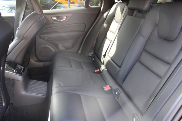 Volvo V60 2.0 T6 Plug-in hybrid AWD Plus Bright | H/K | 360 Camera | Winterpack | Led | Driver assistance Actieweken 1 t/m 15 november!