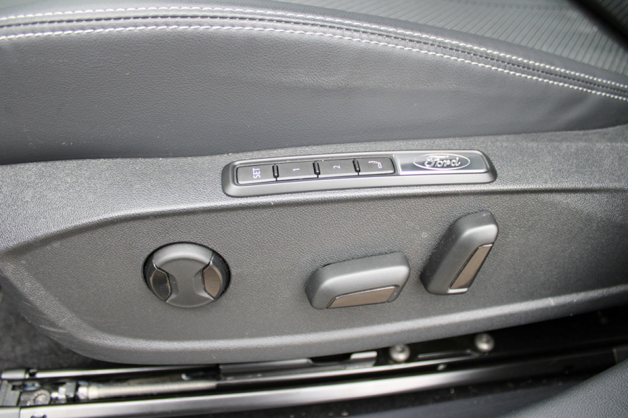 Ford Explorer Extended Range RWD 77 kWh | Warmtepomp | AGR | Navigatie | Head-Up | Winterpack | Verlengde Garantie Ford Explorer Extended Range RWD 77 kWh | Warmtepomp | AGR | Navigatie | Head-Up | Winterpack | Verlengde Garantie