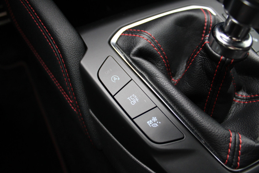 Ford Focus 1.0 EcoBoost ST Line Business | B&O | Winterpack | Navigatie | Afn. Trekhaak | Camera Actieweken 1 t/m 15 november!