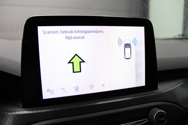 Ford Focus 1.0 EcoBoost ST Line Business | B&O | Winterpack | Navigatie | Afn. Trekhaak | Camera Actieweken 1 t/m 15 november!