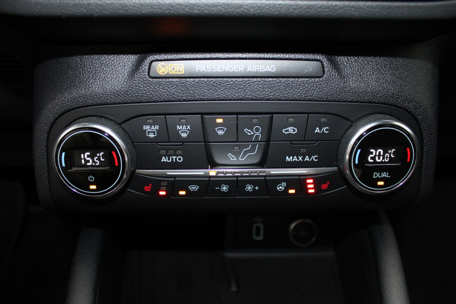 Ford Focus 1.0 EcoBoost ST Line Business | B&O | Winterpack | Navigatie | Afn. Trekhaak | Camera Actieweken 1 t/m 15 november!