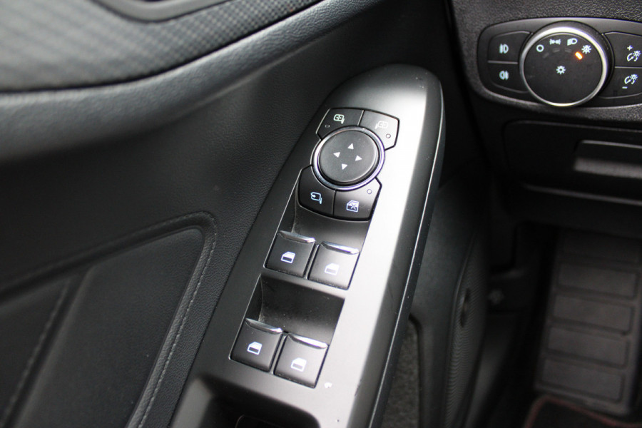 Ford Focus 1.0 EcoBoost ST Line Business | B&O | Winterpack | Navigatie | Afn. Trekhaak | Camera Actieweken 1 t/m 15 november!