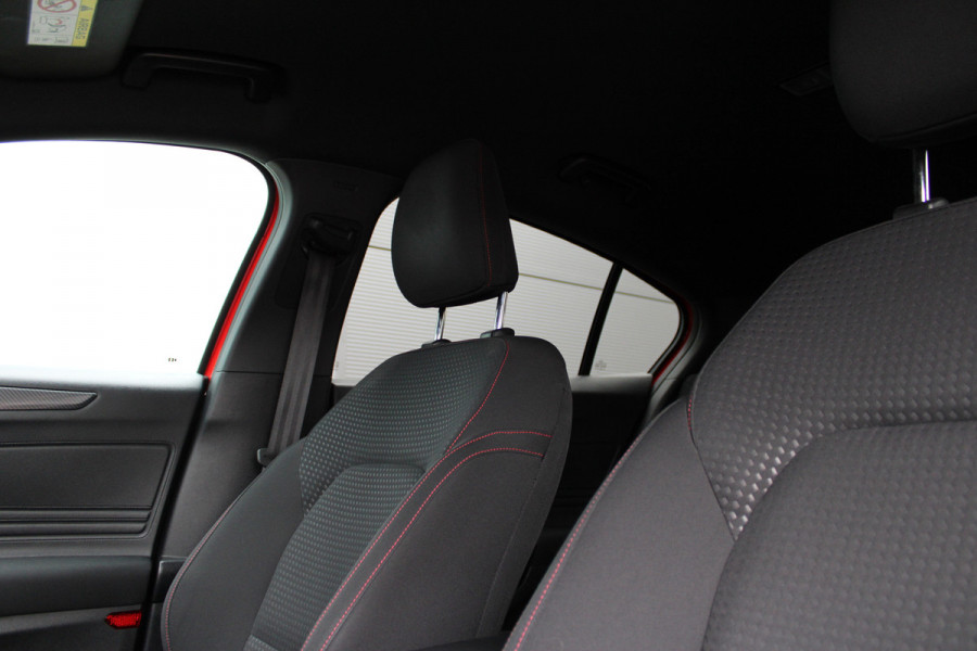 Ford Focus 1.0 EcoBoost ST Line Business | B&O | Winterpack | Navigatie | Afn. Trekhaak | Camera Actieweken 1 t/m 15 november!