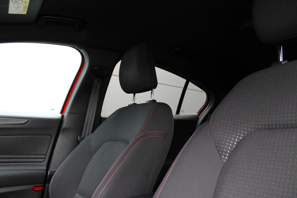 Ford Focus 1.0 EcoBoost ST Line Business | B&O | Winterpack | Navigatie | Afn. Trekhaak | Camera Actieweken 1 t/m 15 november!