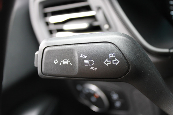 Ford Focus 1.0 EcoBoost ST Line Business | B&O | Winterpack | Navigatie | Afn. Trekhaak | Camera Actieweken 1 t/m 15 november!