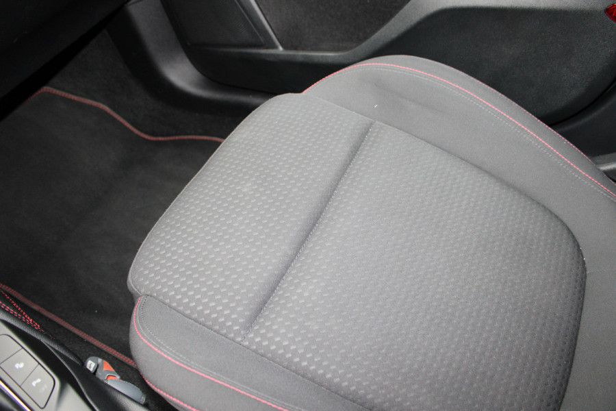 Ford Focus 1.0 EcoBoost ST Line Business | B&O | Winterpack | Navigatie | Afn. Trekhaak | Camera Actieweken 1 t/m 15 november!