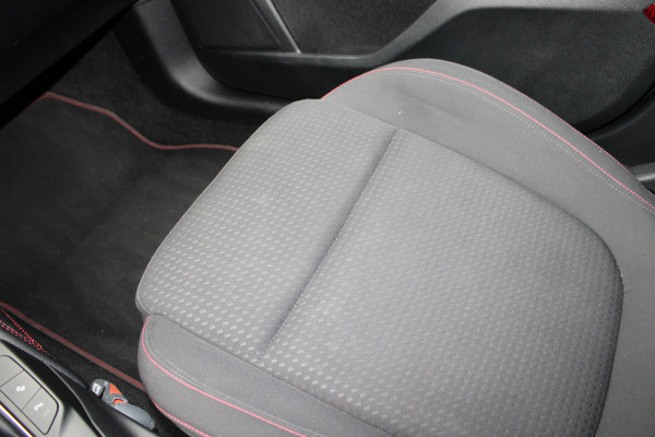 Ford Focus 1.0 EcoBoost ST Line Business | B&O | Winterpack | Navigatie | Afn. Trekhaak | Camera Actieweken 1 t/m 15 november!