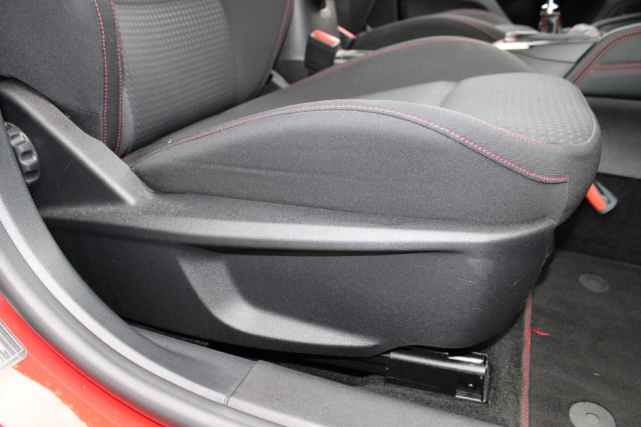 Ford Focus 1.0 EcoBoost ST Line Business | B&O | Winterpack | Navigatie | Afn. Trekhaak | Camera Actieweken 1 t/m 15 november!