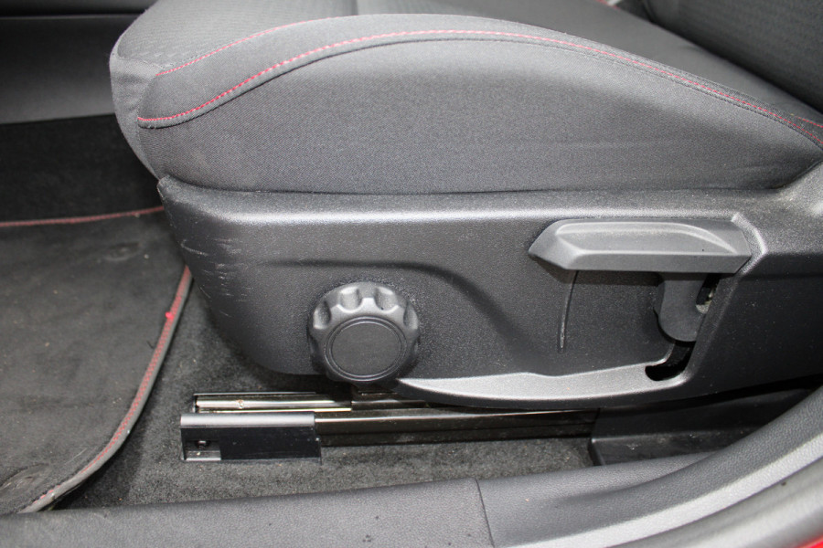 Ford Focus 1.0 EcoBoost ST Line Business | B&O | Winterpack | Navigatie | Afn. Trekhaak | Camera Actieweken 1 t/m 15 november!