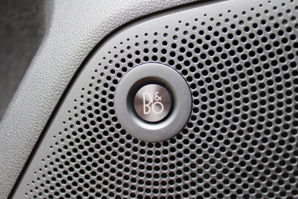 Ford Focus 1.0 EcoBoost ST Line Business | B&O | Winterpack | Navigatie | Afn. Trekhaak | Camera Actieweken 1 t/m 15 november!