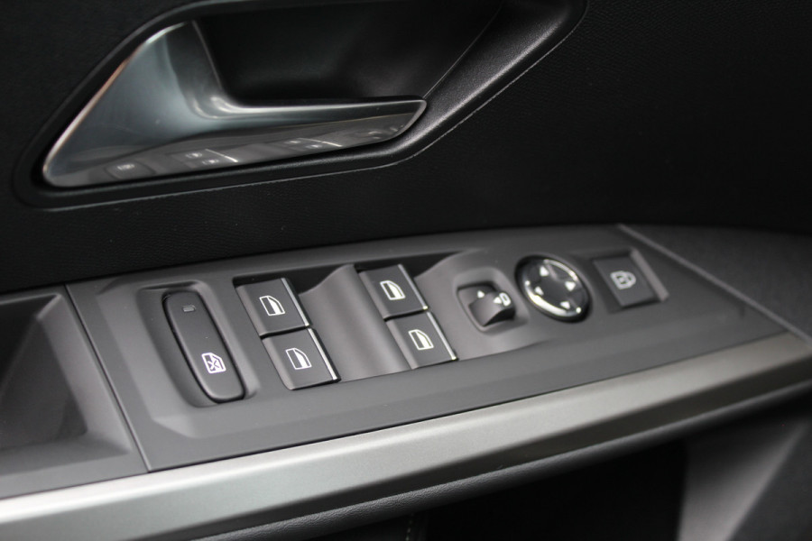 Peugeot 3008 1.2 Hybrid 136 GT | Navigatie | Led | Camera | Climate | Adaptieve cruise Actieweken 1 t/m 15 november!