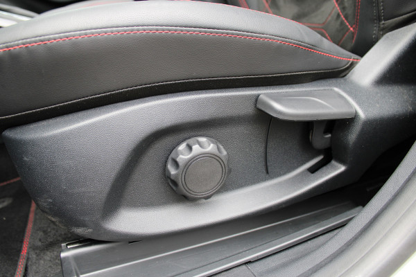 Ford Puma 1.0 EcoBoost Hybrid ST-Line X | Panoramadak | Trekhaak | BLIS | Carplay | Camera | Adaptieve cruise Actieweken 1 t/m 15 november!