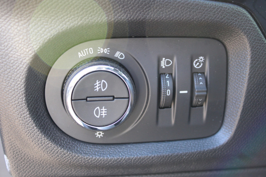 Opel Corsa 1.2 Edition | Winterpakket | Carplay | Lichtmetaal | Parkeersensoren achter | Privacy Glass Actieweken 1 t/m 15 november!