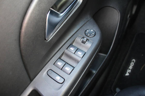 Opel Corsa 1.2 Edition | Winterpakket | Carplay | Lichtmetaal | Parkeersensoren achter | Privacy Glass Actieweken 1 t/m 15 november!