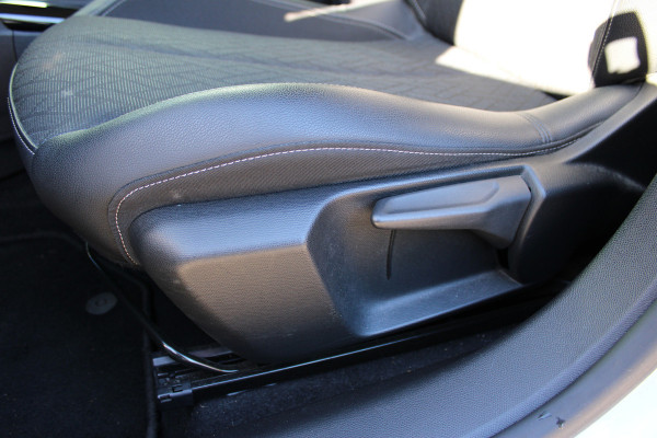 Opel Corsa 1.2 Edition | Winterpakket | Carplay | Lichtmetaal | Parkeersensoren achter | Privacy Glass Actieweken 1 t/m 15 november!