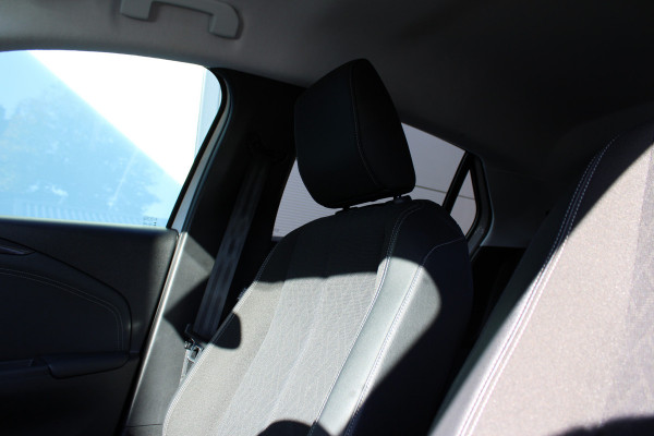 Opel Corsa 1.2 Edition | Winterpakket | Carplay | Lichtmetaal | Parkeersensoren achter | Privacy Glass Actieweken 1 t/m 15 november!