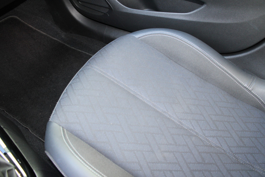 Opel Corsa 1.2 Edition | Winterpakket | Carplay | Lichtmetaal | Parkeersensoren achter | Privacy Glass Actieweken 1 t/m 15 november!