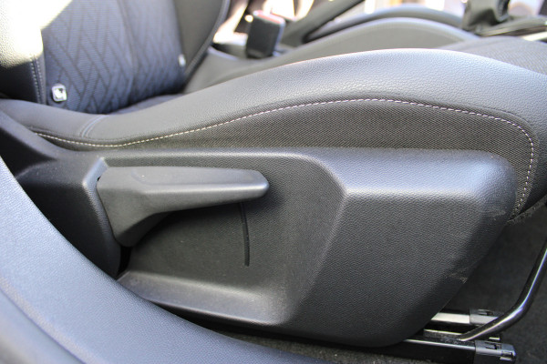 Opel Corsa 1.2 Edition | Winterpakket | Carplay | Lichtmetaal | Parkeersensoren achter | Privacy Glass Actieweken 1 t/m 15 november!