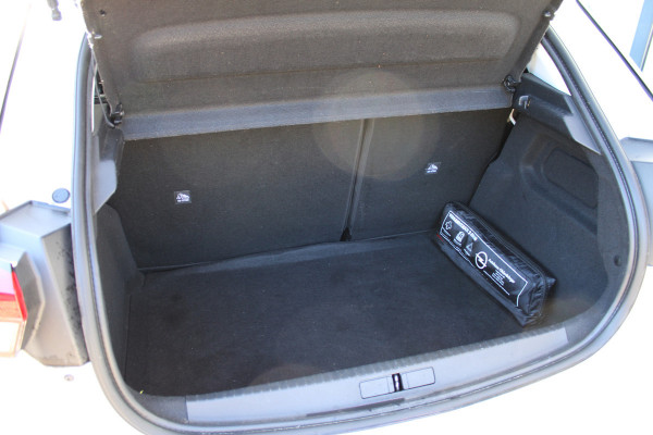 Opel Corsa 1.2 Edition | Winterpakket | Carplay | Lichtmetaal | Parkeersensoren achter | Privacy Glass Actieweken 1 t/m 15 november!