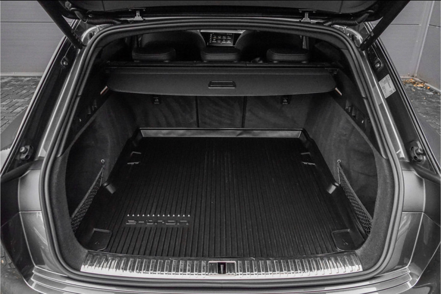 Audi Q8 e-tron 50 Quattro S Edition 95 kWh Pano Leder Luchtvering 21" Audi Q8 e-tron 50 Quattro S Edition 95 kWh Pano Leder Luchtvering 21"