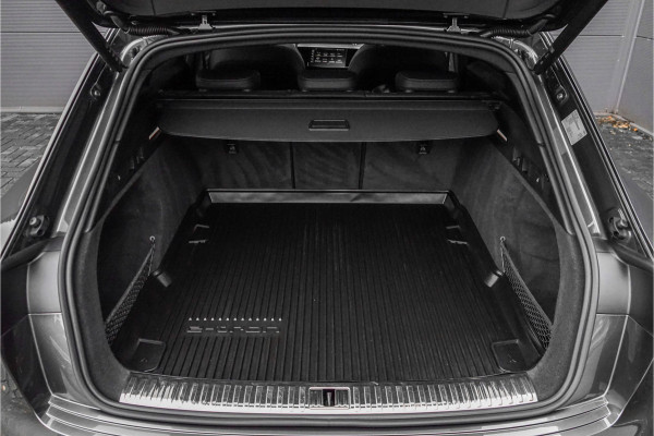 Audi Q8 e-tron 50 Quattro S Edition 95 kWh Pano Leder Luchtvering 21" Audi Q8 e-tron 50 Quattro S Edition 95 kWh Pano Leder Luchtvering 21"