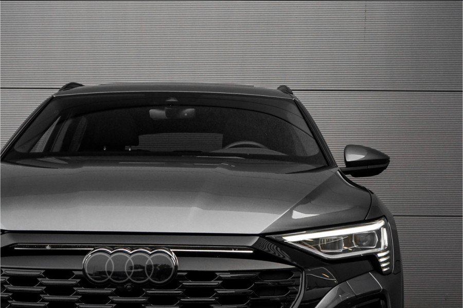 Audi Q8 e-tron 50 Quattro S Edition 95 kWh Pano Leder Luchtvering 21" Audi Q8 e-tron 50 Quattro S Edition 95 kWh Pano Leder Luchtvering 21"