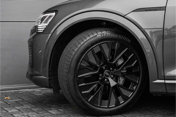 Audi Q8 e-tron 50 Quattro S Edition 95 kWh Pano Leder Luchtvering 21" Audi Q8 e-tron 50 Quattro S Edition 95 kWh Pano Leder Luchtvering 21"