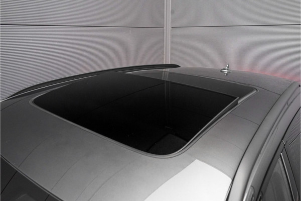 Audi Q8 e-tron 50 Quattro S Edition 95 kWh Pano Leder Luchtvering 21" Audi Q8 e-tron 50 Quattro S Edition 95 kWh Pano Leder Luchtvering 21"