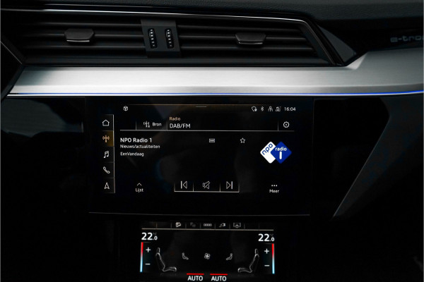 Audi Q8 e-tron 50 Quattro S Edition 95 kWh Pano Leder Luchtvering 21" Audi Q8 e-tron 50 Quattro S Edition 95 kWh Pano Leder Luchtvering 21"
