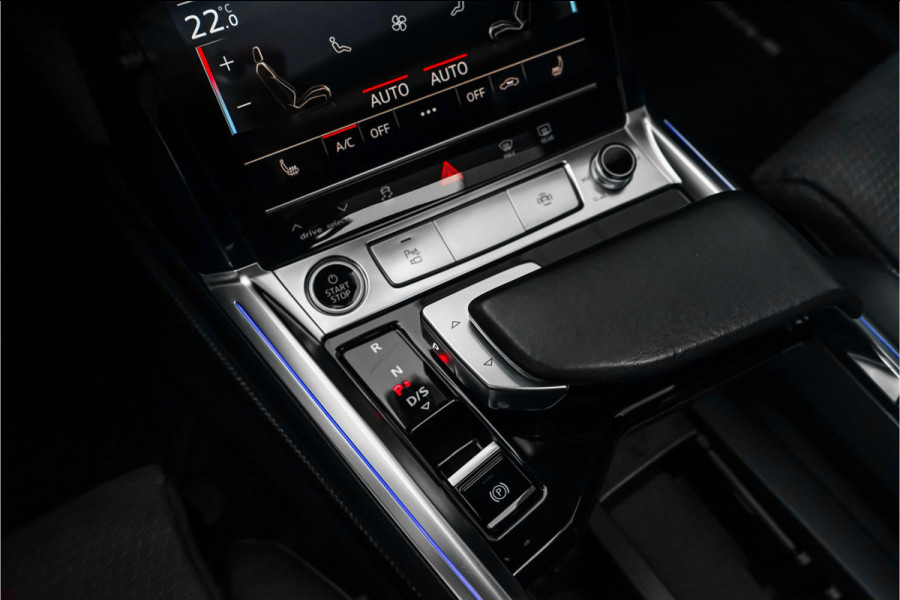 Audi Q8 e-tron 50 Quattro S Edition 95 kWh Pano Leder Luchtvering 21" Audi Q8 e-tron 50 Quattro S Edition 95 kWh Pano Leder Luchtvering 21"