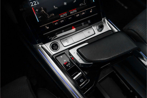 Audi Q8 e-tron 50 Quattro S Edition 95 kWh Pano Leder Luchtvering 21" Audi Q8 e-tron 50 Quattro S Edition 95 kWh Pano Leder Luchtvering 21"