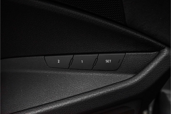 Audi Q8 e-tron 50 Quattro S Edition 95 kWh Pano Leder Luchtvering 21" Audi Q8 e-tron 50 Quattro S Edition 95 kWh Pano Leder Luchtvering 21"