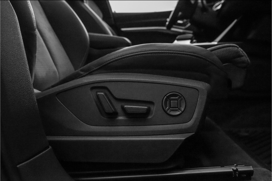 Audi Q8 e-tron 50 Quattro S Edition 95 kWh Pano Leder Luchtvering 21" Audi Q8 e-tron 50 Quattro S Edition 95 kWh Pano Leder Luchtvering 21"