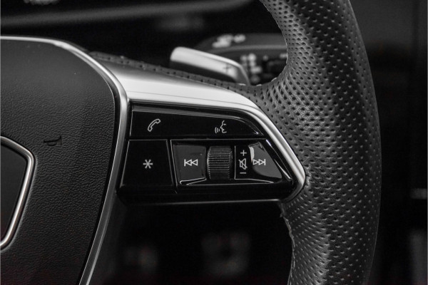 Audi Q8 e-tron 50 Quattro S Edition 95 kWh Pano Leder Luchtvering 21" Audi Q8 e-tron 50 Quattro S Edition 95 kWh Pano Leder Luchtvering 21"