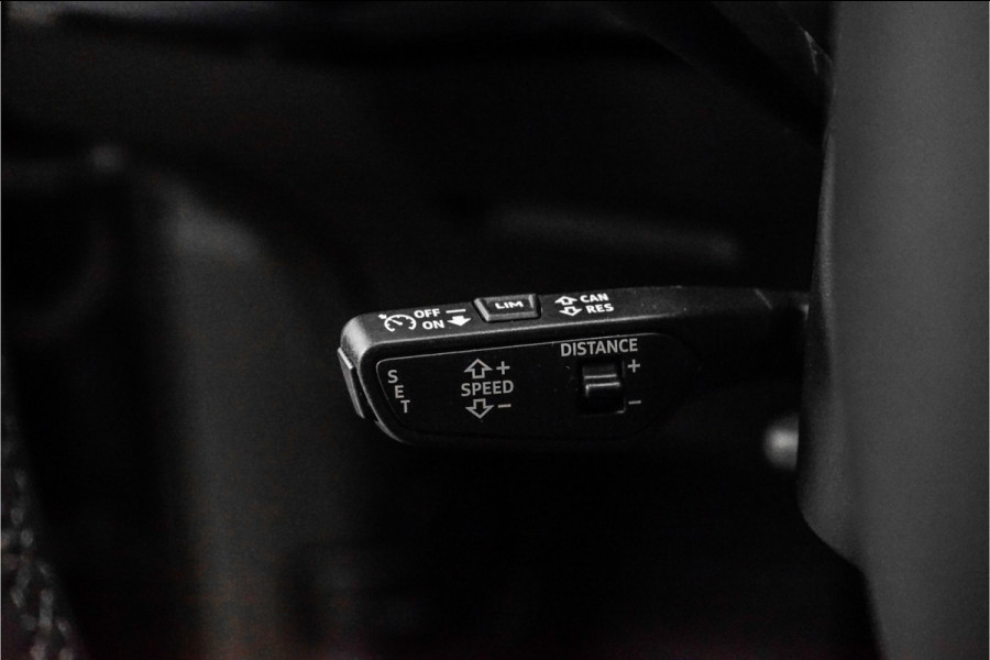 Audi Q8 e-tron 50 Quattro S Edition 95 kWh Pano Leder Luchtvering 21" Audi Q8 e-tron 50 Quattro S Edition 95 kWh Pano Leder Luchtvering 21"